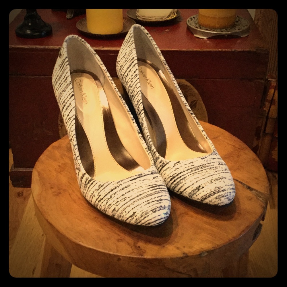 Calvin Klein Olive2 Snakeskin Leather Pumps.